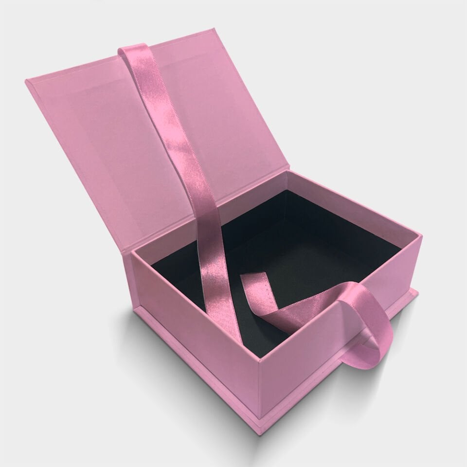 Pembe Kurdelalı Kutu