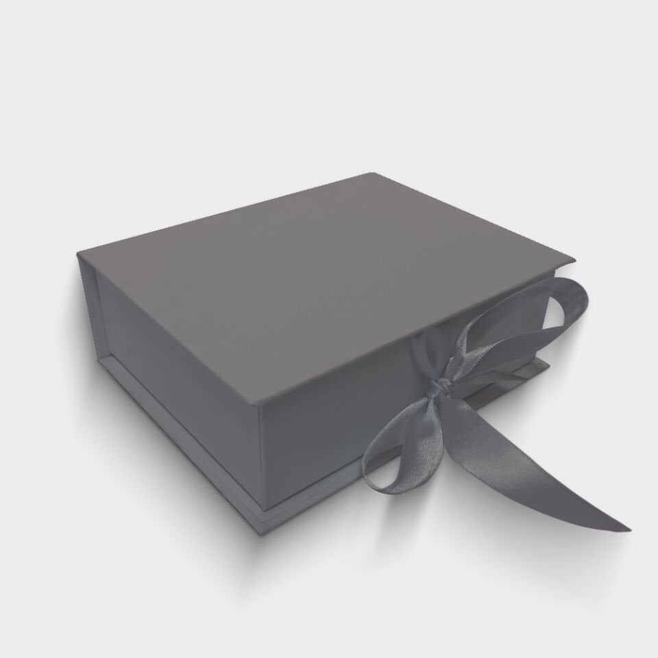 Gri Kurdelalı Kutu