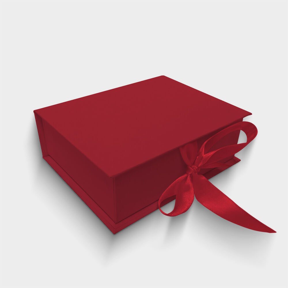 Kırmızı Kurdelalı Kutu