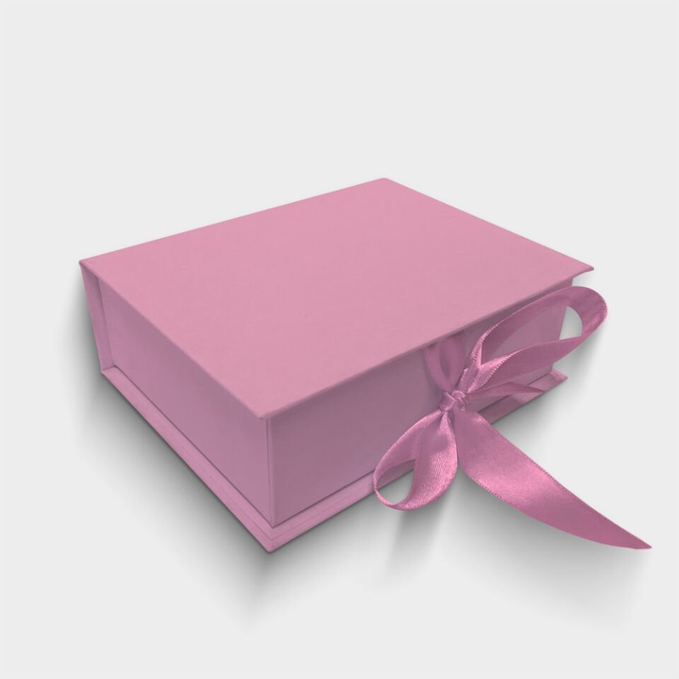 Pembe Kurdelalı Kutu