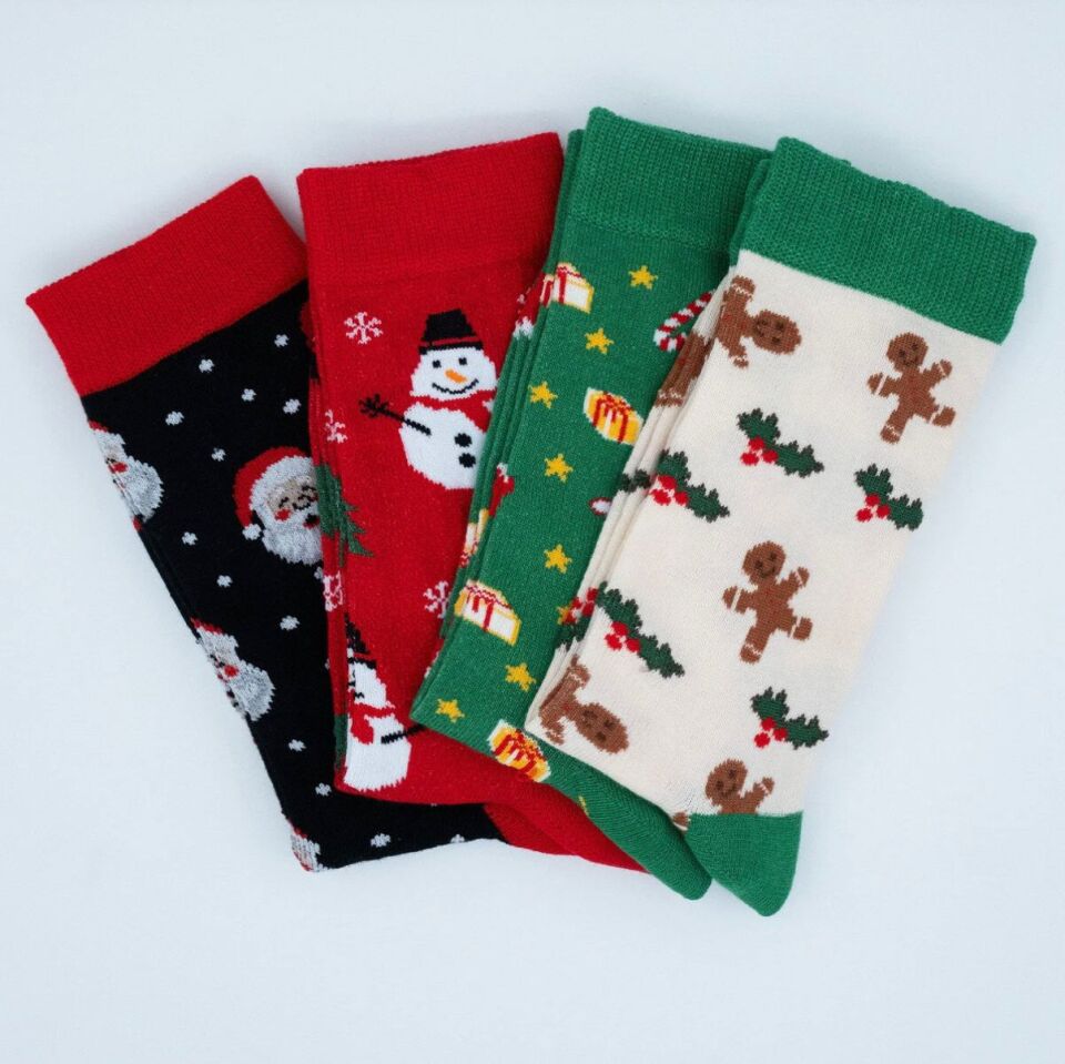 Unisex Noel ve Yılbaşı Temalı 4 Desenli Pamuklu Çorap