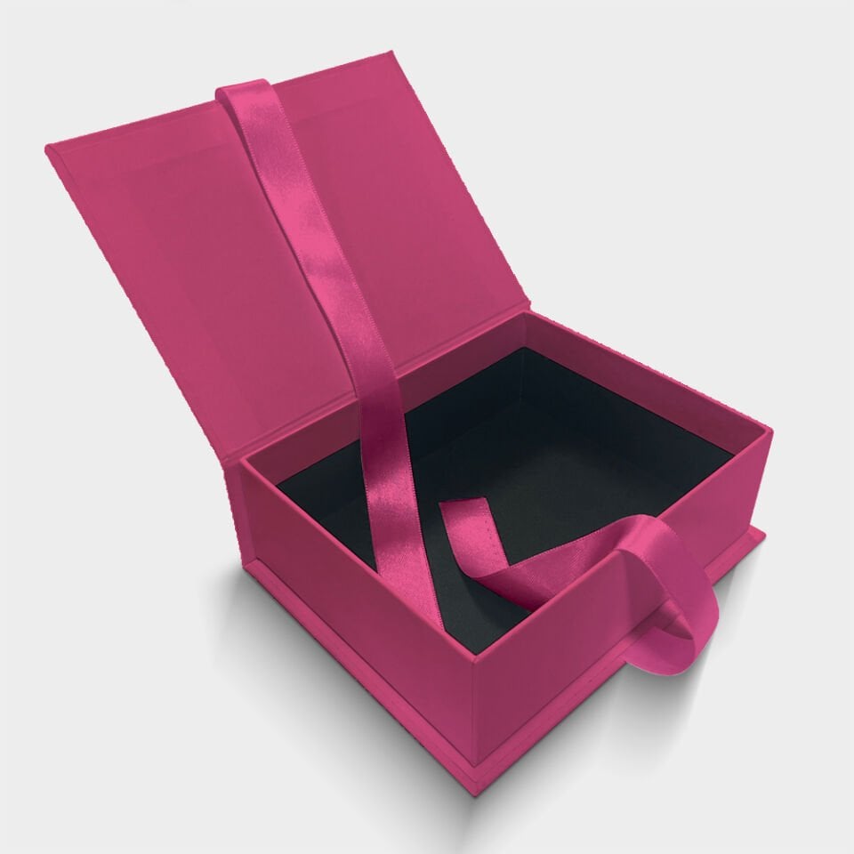 Fuşya Kurdelalı Kutu