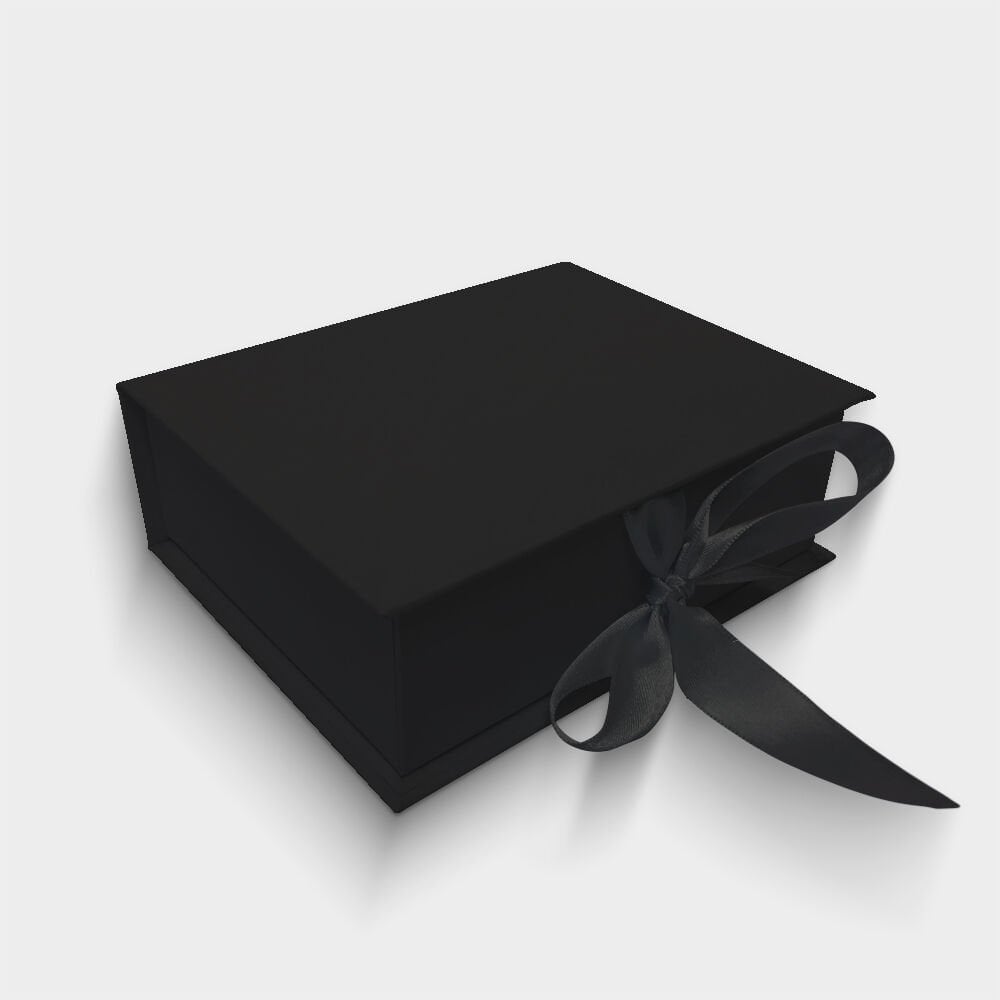 Siyah Kurdelalı Kutu